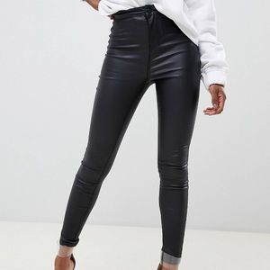 Petite coated leather skinny jeans by Noisy May